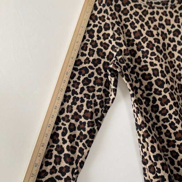 Green Envelope Womens Tan Brown Leopard Print Y2K Thin Knit Sweater Size 2X - Picture 7 of 7